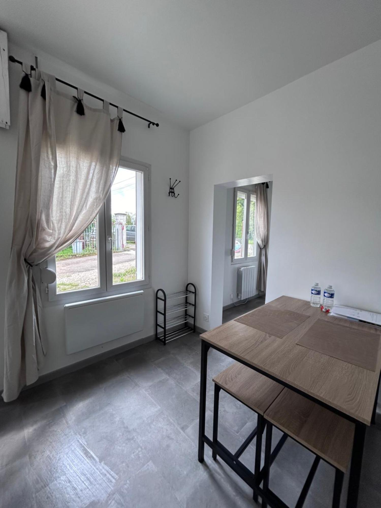 La Petite Maison Brienon-sur-Armancon Luaran gambar